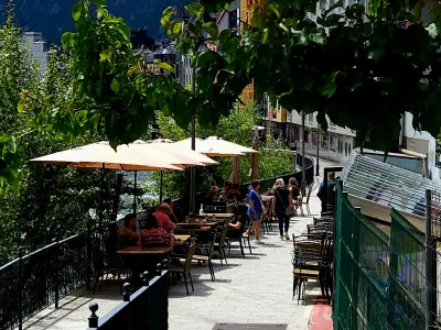 RIVERSIDE Brunch & Lunch | Specialty Coffee