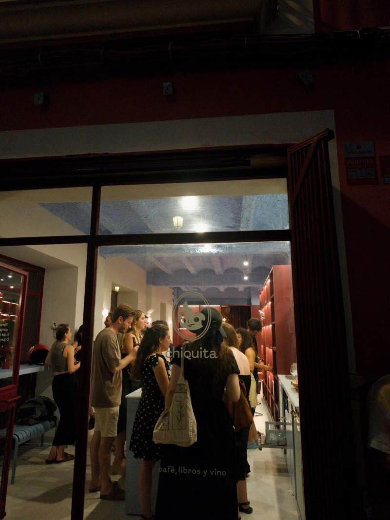 Photo of Chiquita Café, Libros y Vino