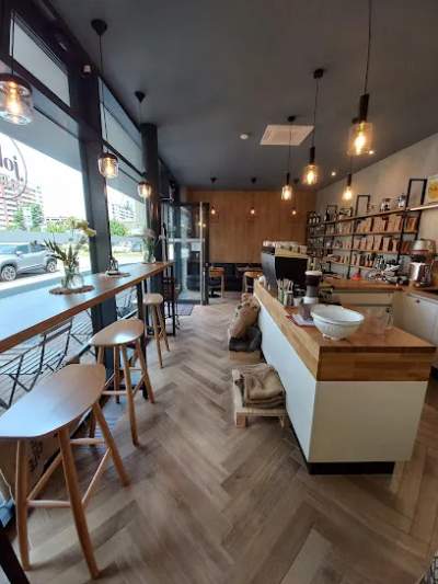 Jolka - kaviareň a pražiareň kávy / cafe & coffee roastery