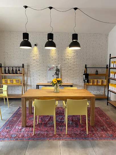 Photo of DISTRICT 25 | specialty coffee & wine