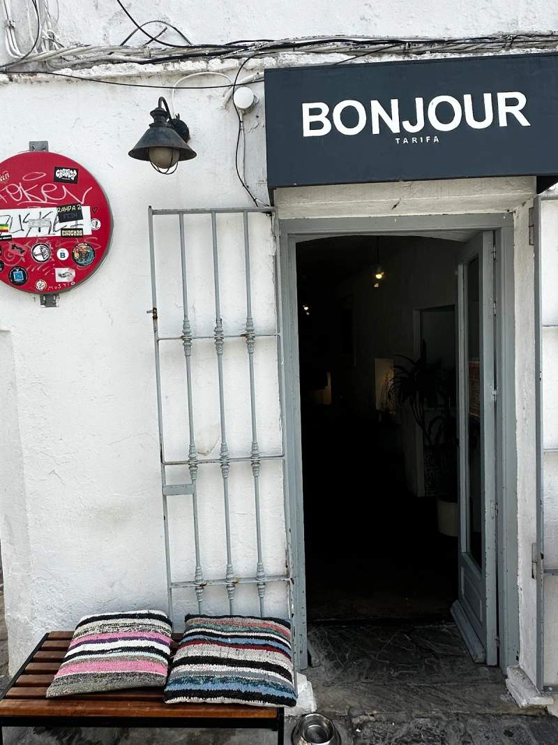Photo of Bonjour