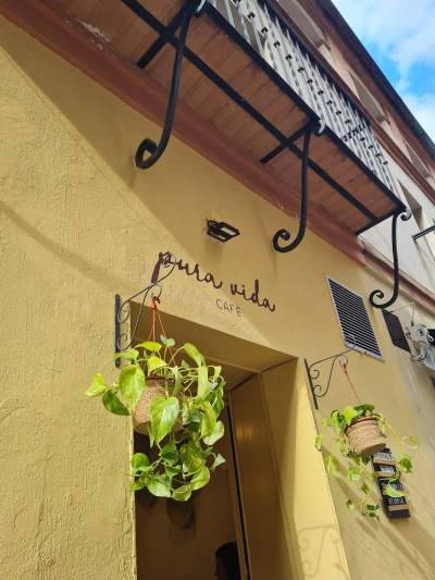 Pura Vida Café