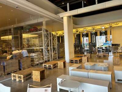 Momos Yeongdo Roastery & Coffee bar